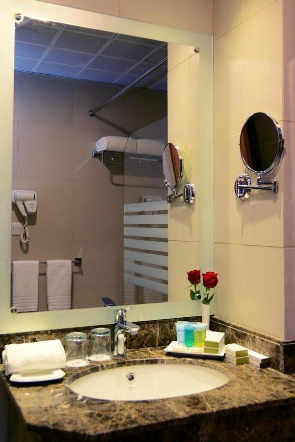 Rawdat Al Safwa Hotel Medina Bagian luar foto
